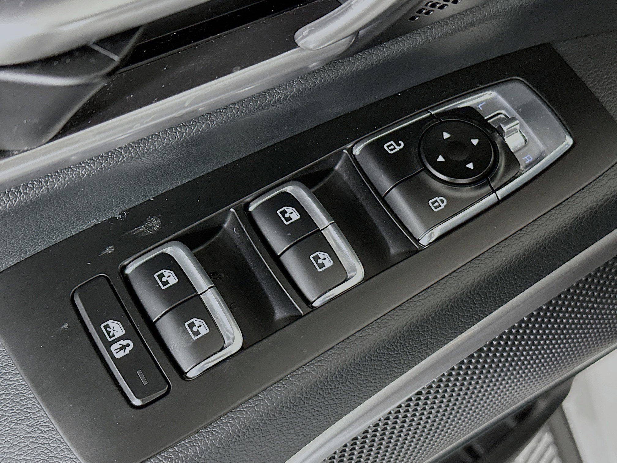 Used 2025 Kia Telluride S FWD image 14