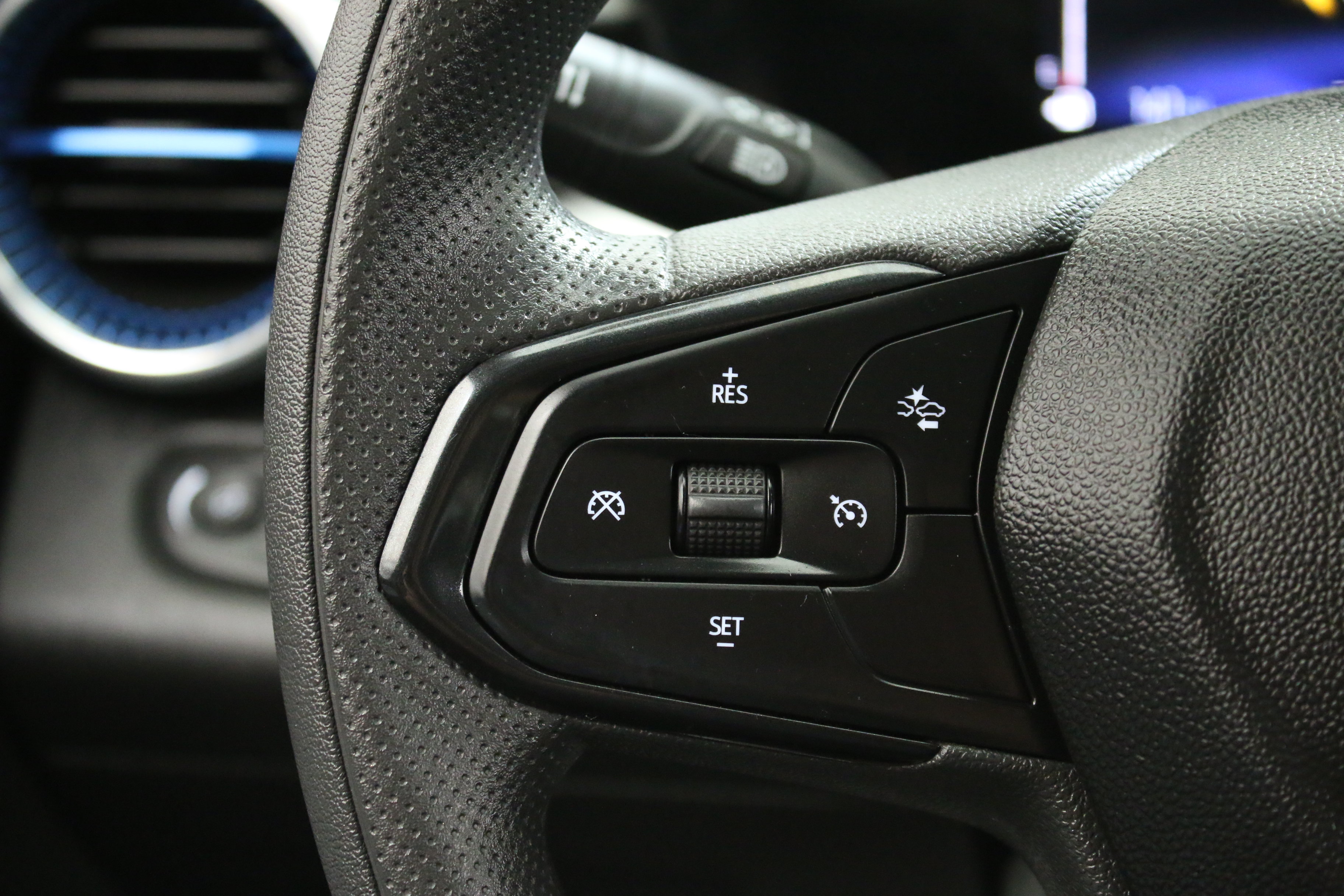 Certified 2024 Chevrolet Trax LT FWD image 14