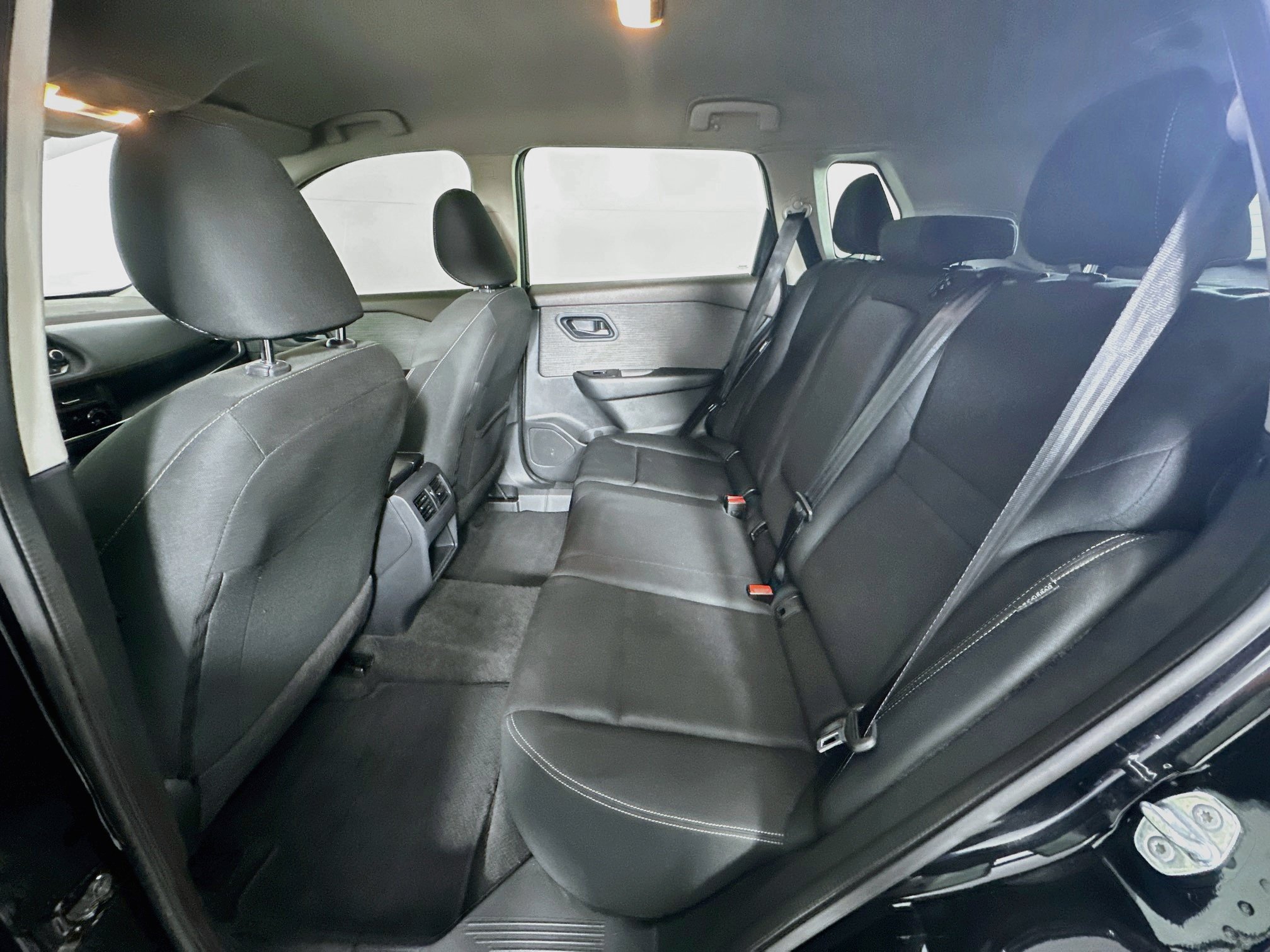 Used 2023 Nissan Rogue S FWD image 28