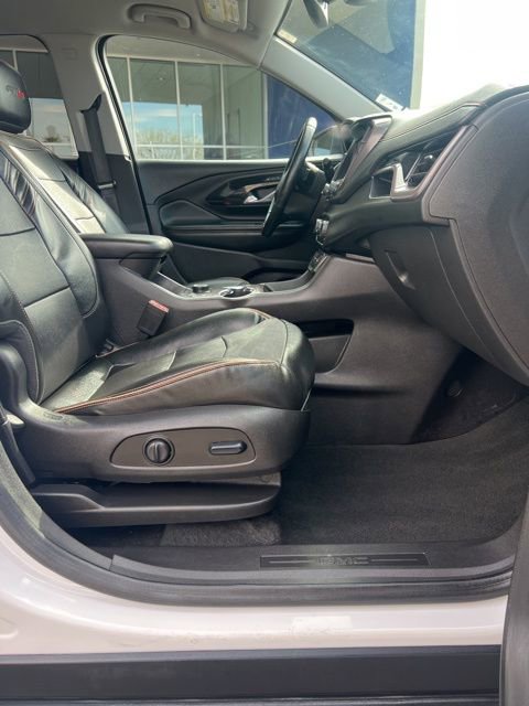 Used 2024 GMC Terrain AT4 image 30