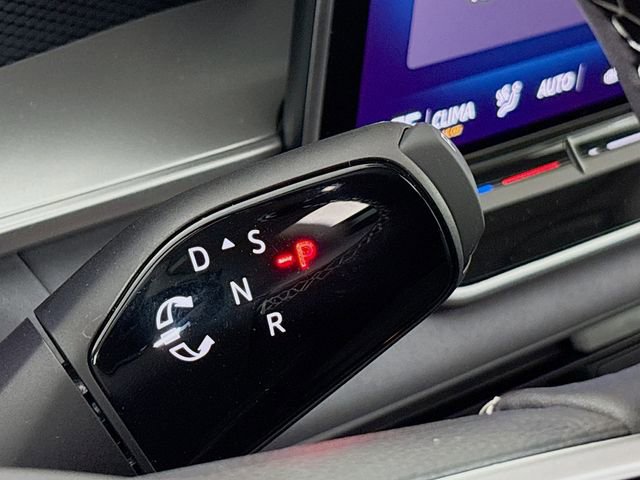 New 2025 Volkswagen Tiguan SE image 18