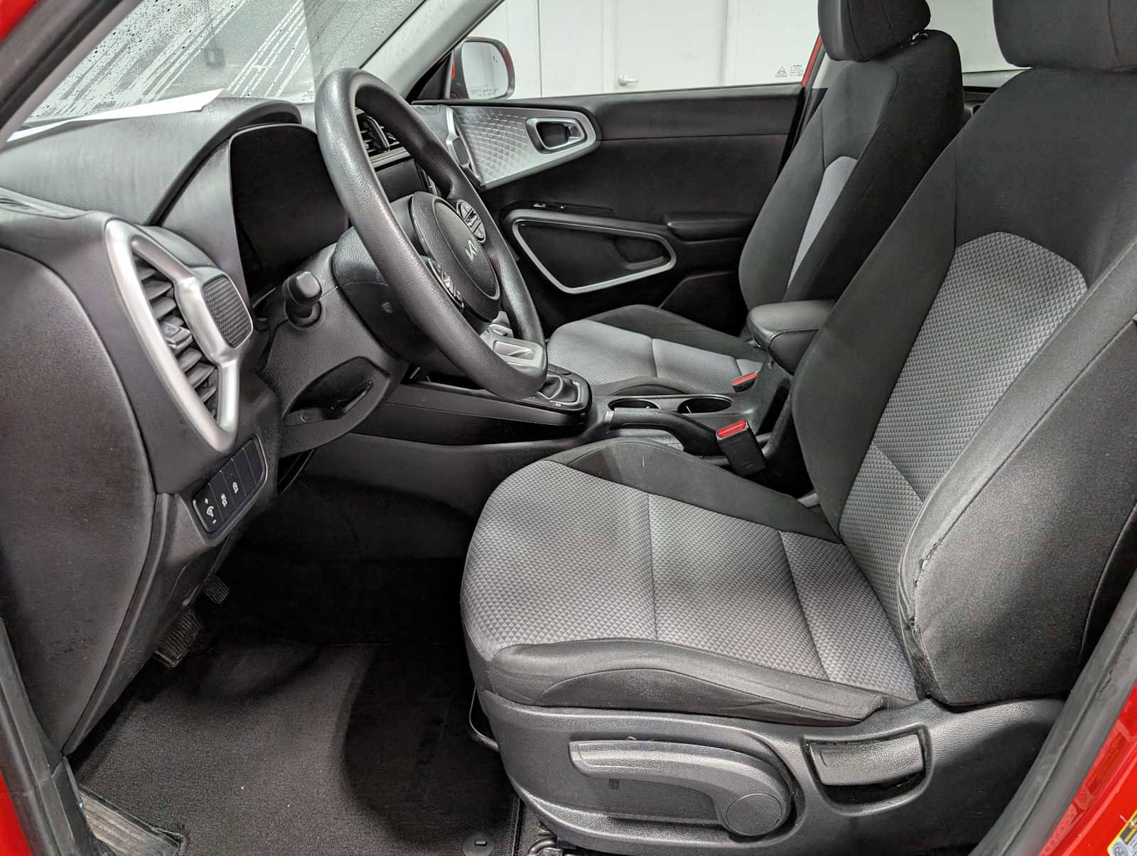 Used 2023 Kia Soul LX w/ LX Technology Package image 4