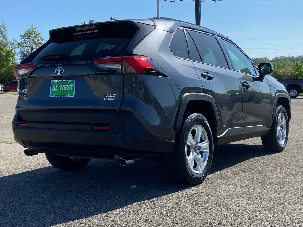 Used 2020 Toyota RAV4 XLE w/ Carpet Mat Package AWD/4WD image 5