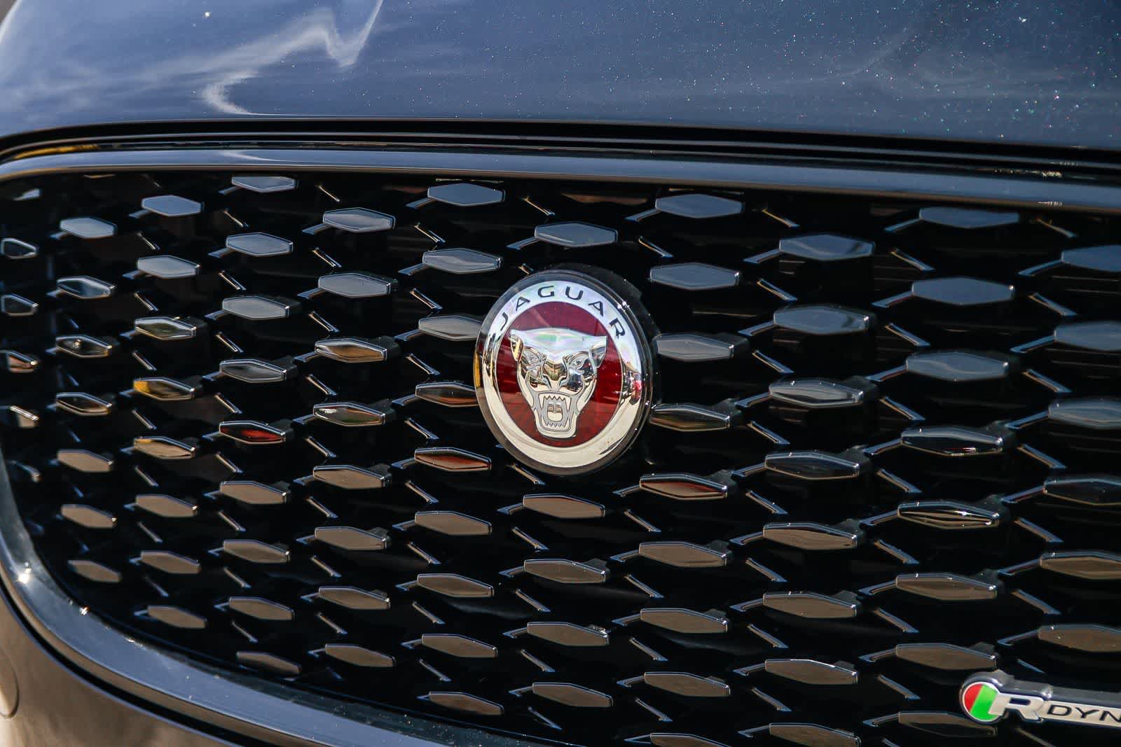 Used 2023 Jaguar F-PACE R-Dynamic S image 11