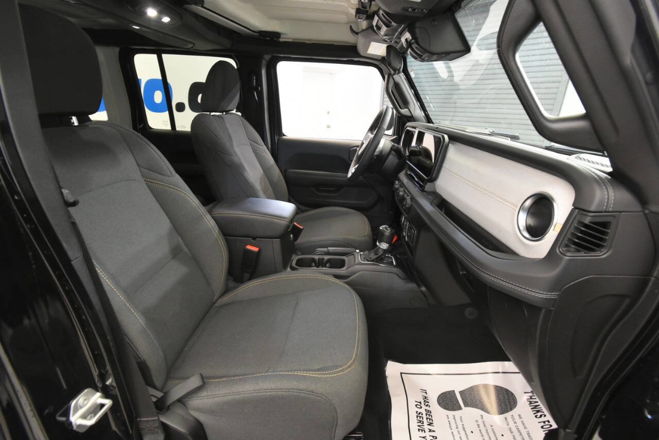 Used 2025 Jeep Wrangler Unlimited Sahara image 15