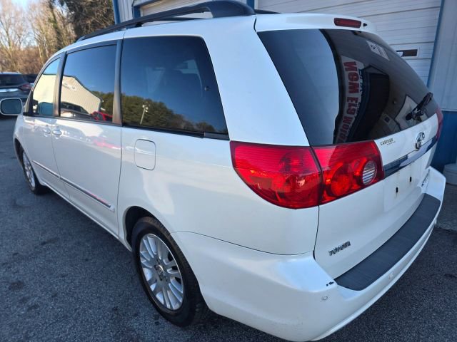 Used 2010 Toyota Sienna image 7