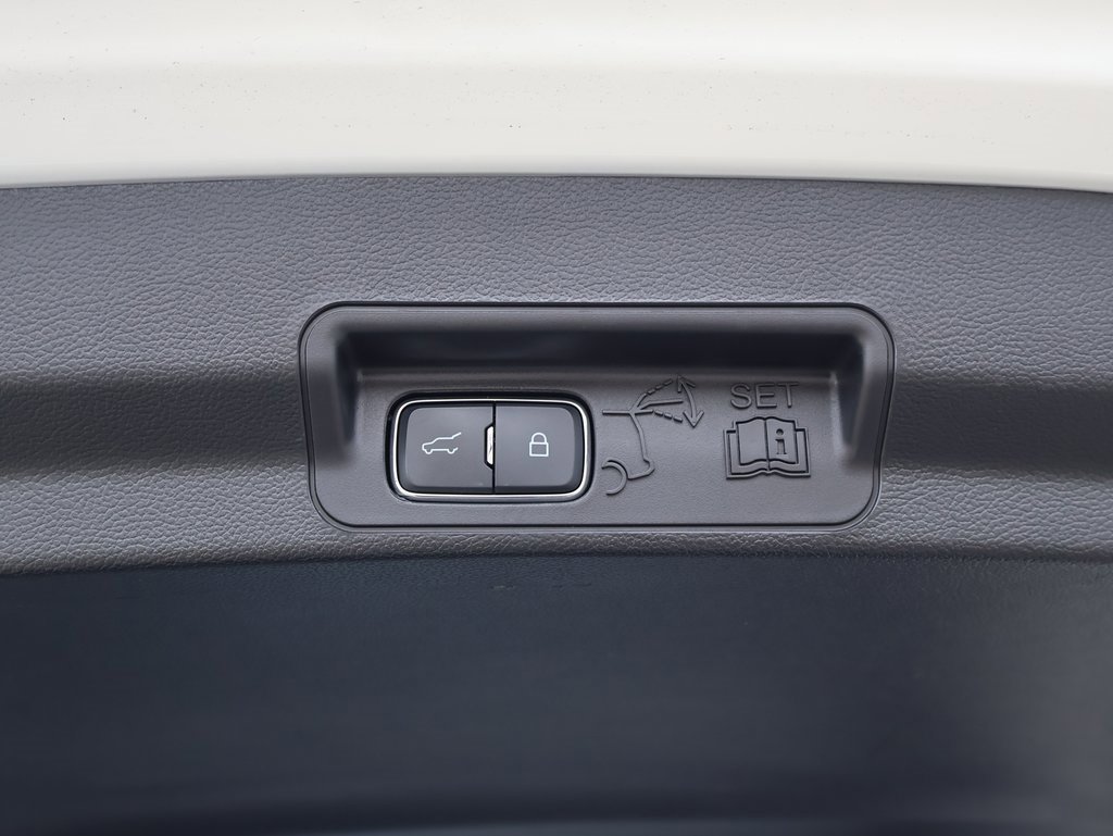 Used 2025 Ford Explorer ST image 33