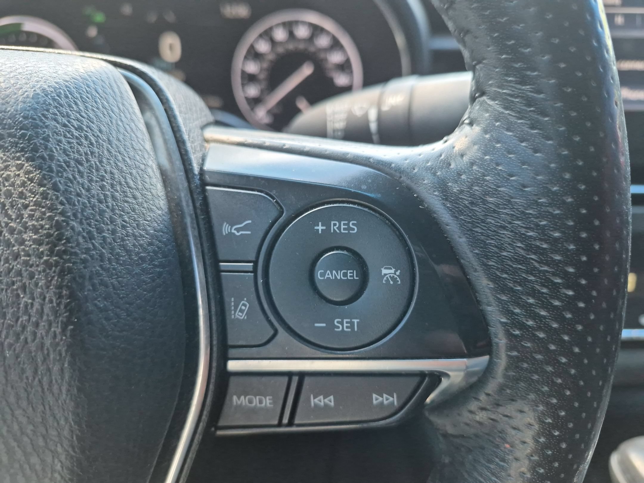 Used 2021 Toyota Avalon Limited FWD image 22