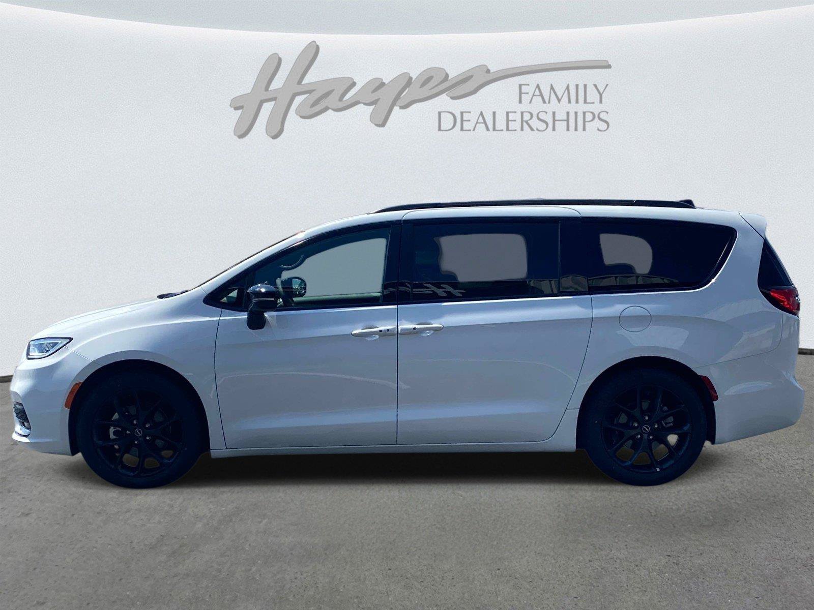 Used 2025 Chrysler Pacifica Limited FWD image 10