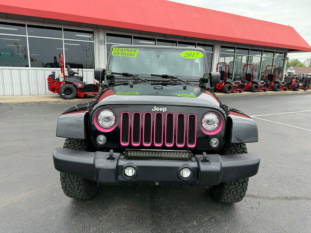 Used 2017 Jeep Wrangler Unlimited Sahara w/ Connectivity Group AWD/4WD image 2
