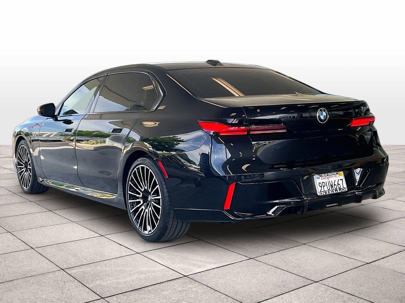 Used 2025 BMW 740i w/ Premium Package RWD image 15