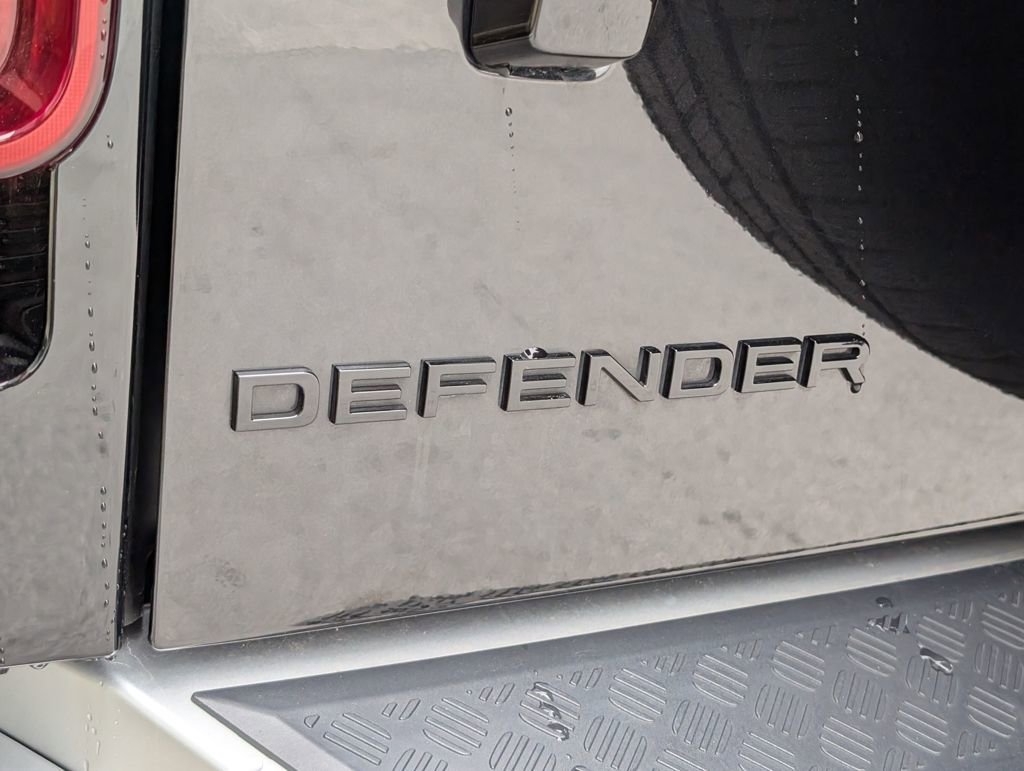 Used 2024 Land Rover Defender 130 S image 37