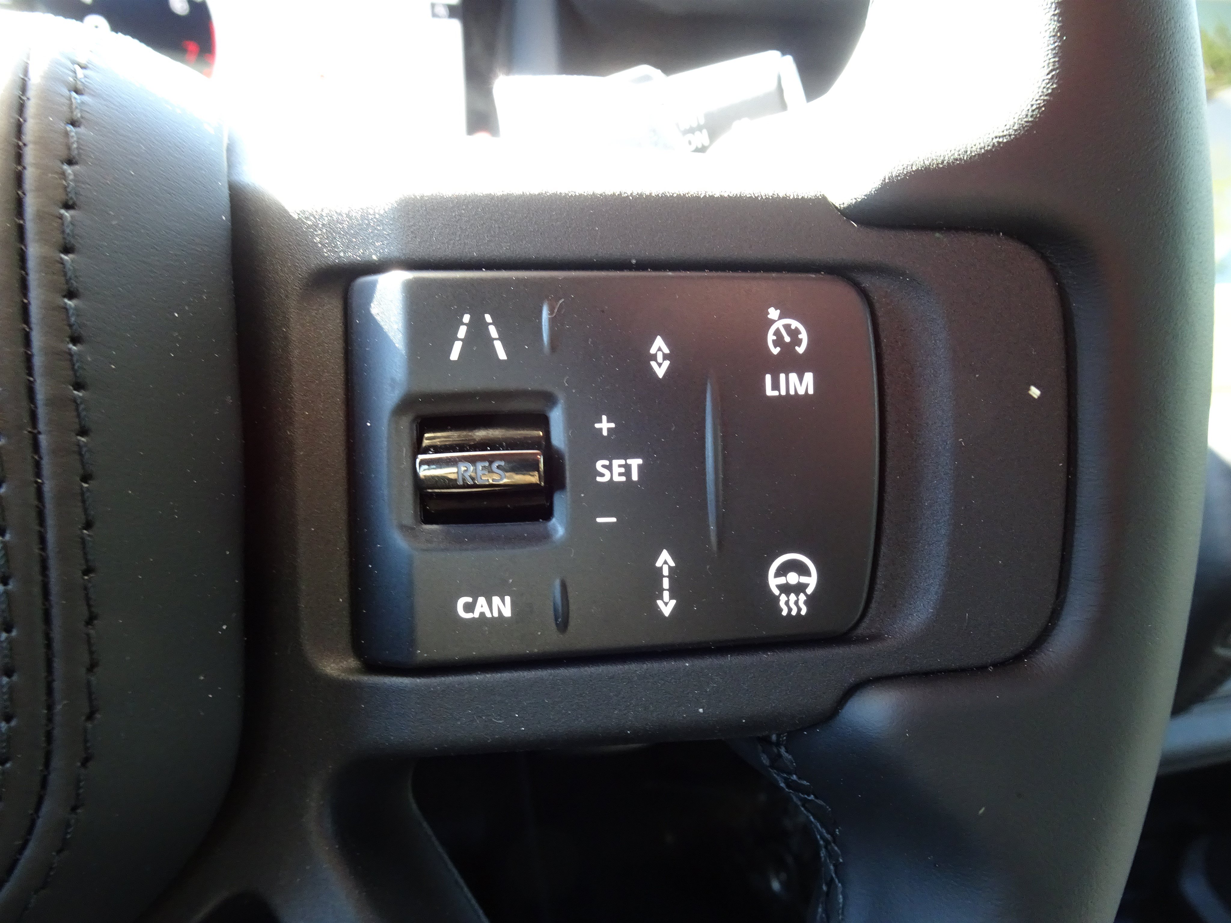 New 2026 Land Rover Defender 110 OCTA AWD/4WD image 31
