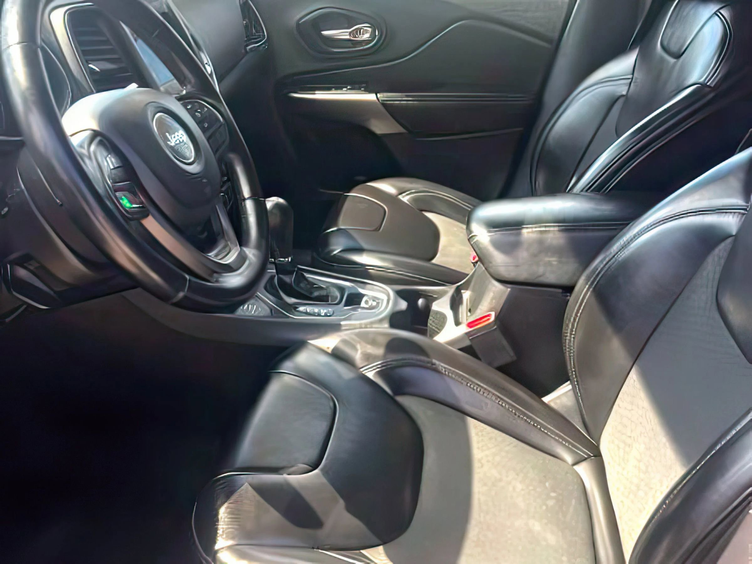 Used 2019 Jeep Cherokee Latitude Plus w/ Cold Weather Group image 5