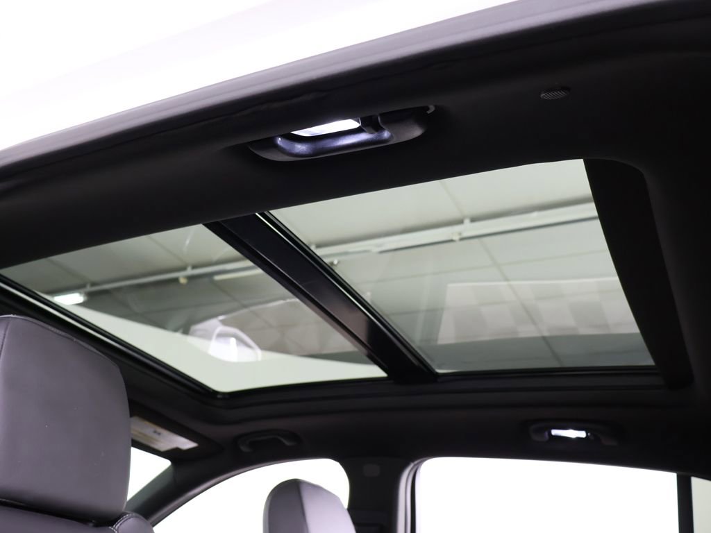 Used 2020 Cadillac XT4 Premium Luxury w/ Cold Weather Package AWD/4WD image 23