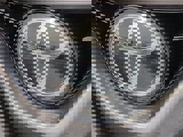 Used 2023 Toyota Camry SE image 12