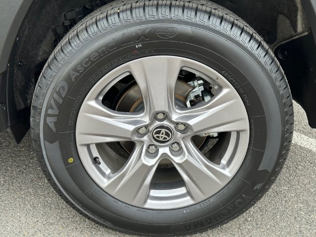 Certified 2025 Toyota RAV4 XLE AWD/4WD image 30