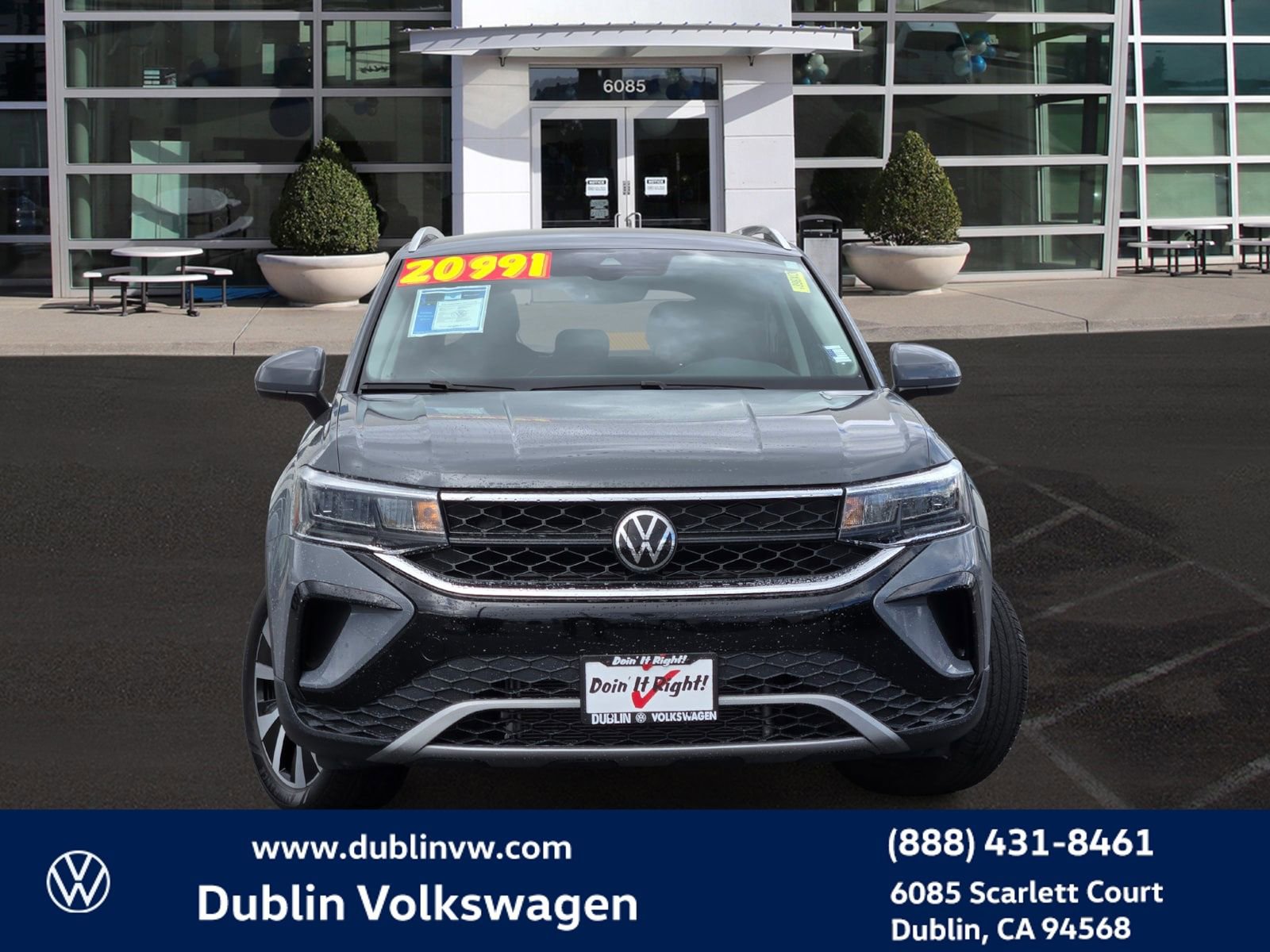 Certified 2023 Volkswagen Taos SE FWD image 2