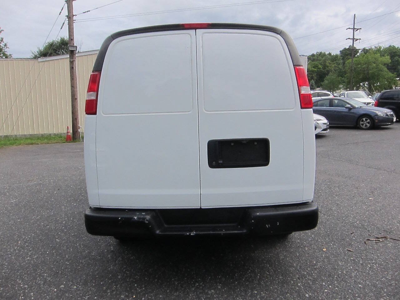 Used 2020 Chevrolet Express 2500 w/ Driver Convenience Package RWD image 4