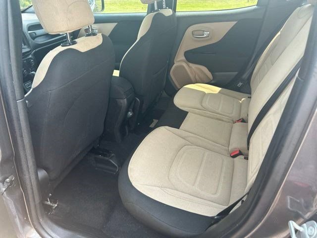Used 2020 Jeep Renegade Latitude FWD image 31