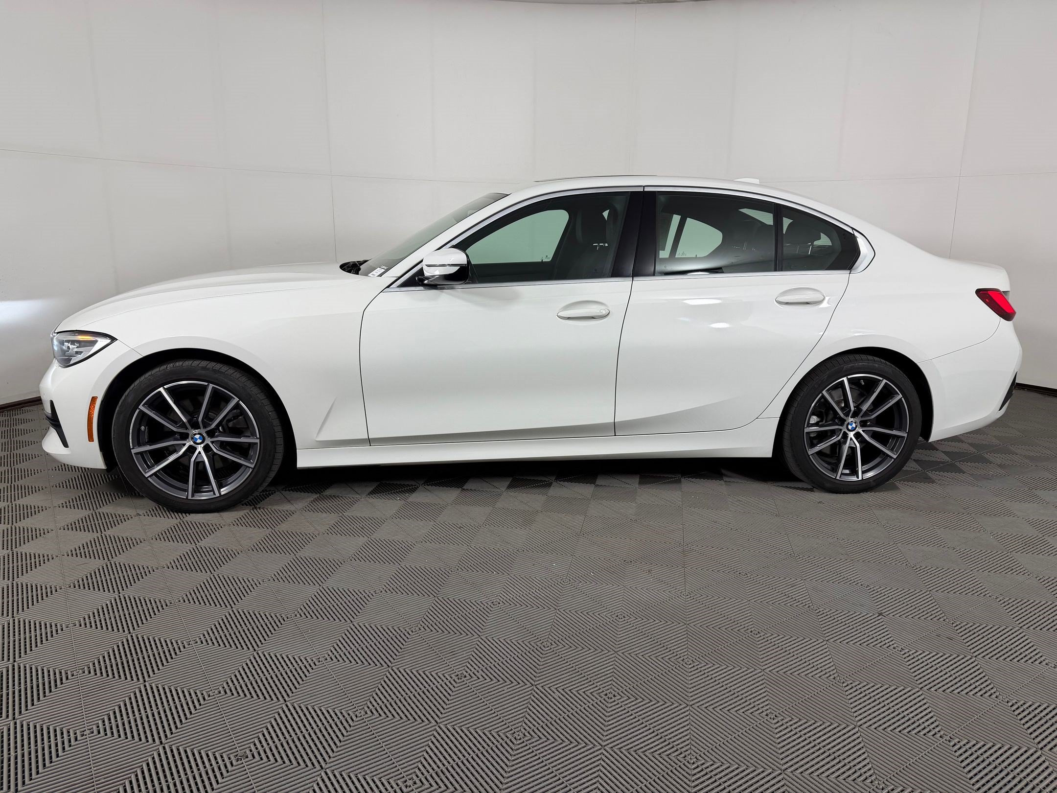 Used 2020 BMW 330i xDrive Sedan w/ Driving Assistance Package AWD/4WD image 2