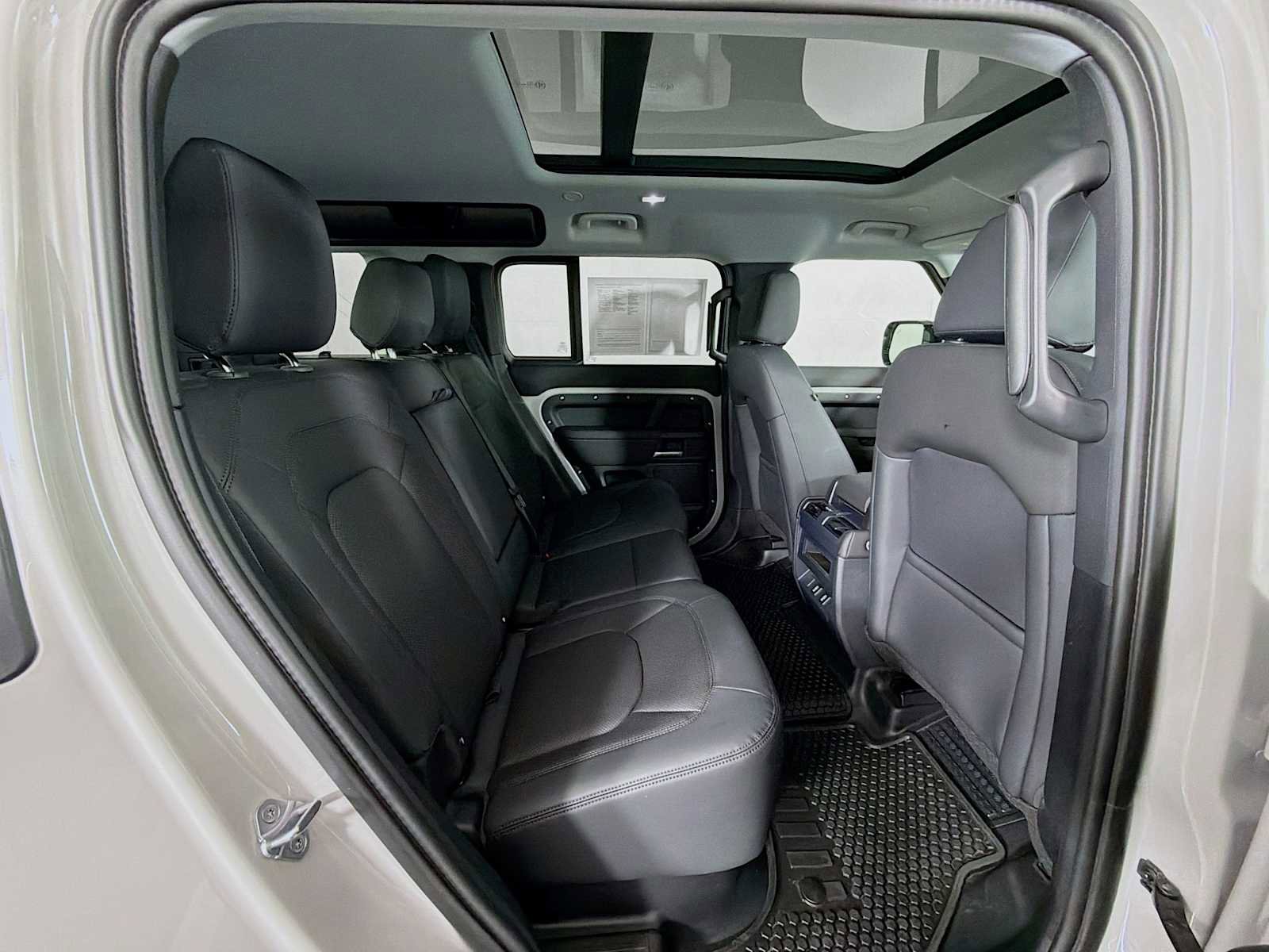 Used 2026 Land Rover Defender 110 S image 27