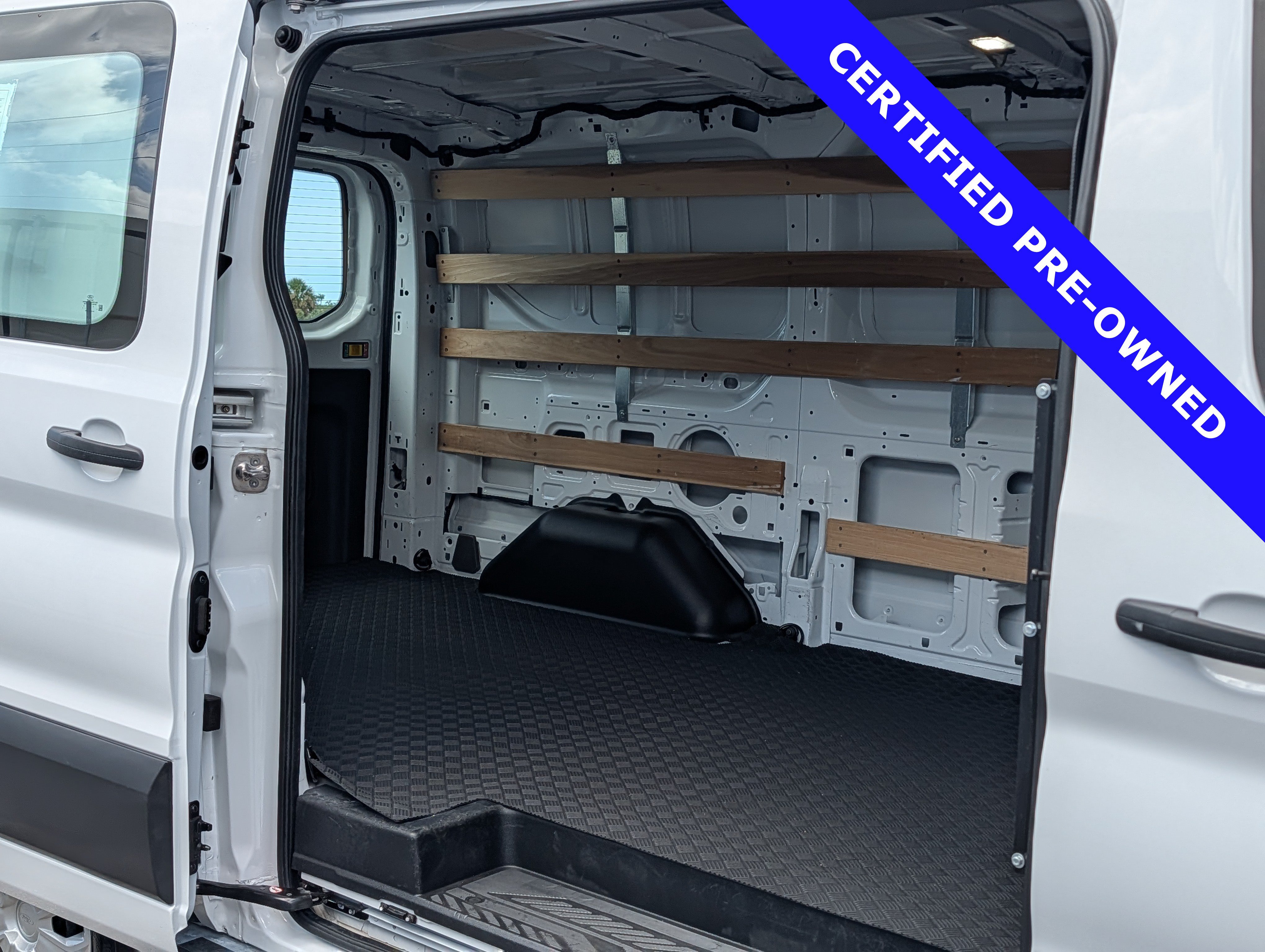 Certified 2025 Ford Transit 250 Low Roof w/ Exterior Upgrade Package RWD image 15