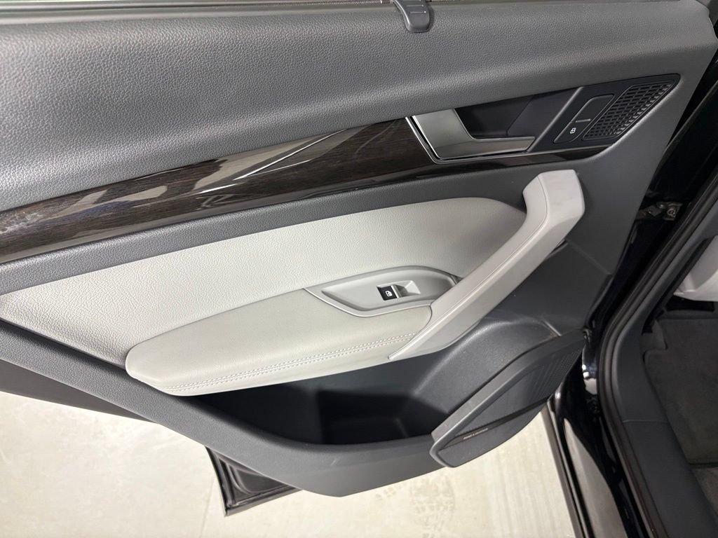 Used 2020 Audi Q5 e Premium Plus w/ Premium Plus Package AWD/4WD image 35