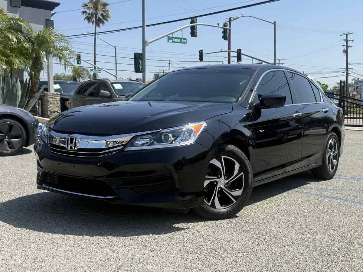 Used 2017 Honda Accord LX image 2