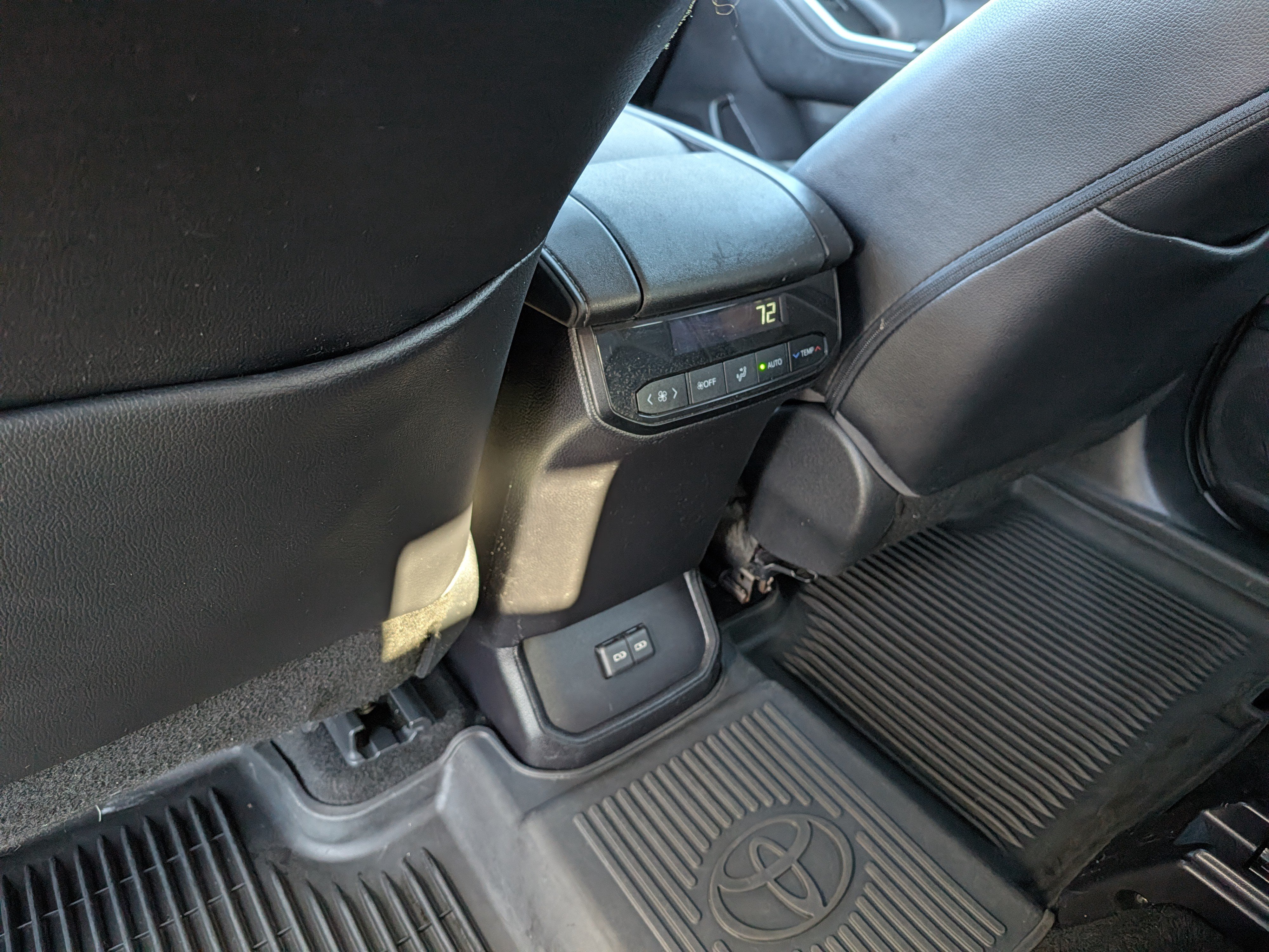 Used 2023 Toyota Highlander XLE AWD/4WD image 20