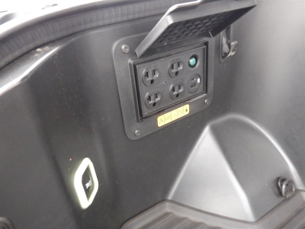 Used 2023 Ford F150 Lightning XLT image 32