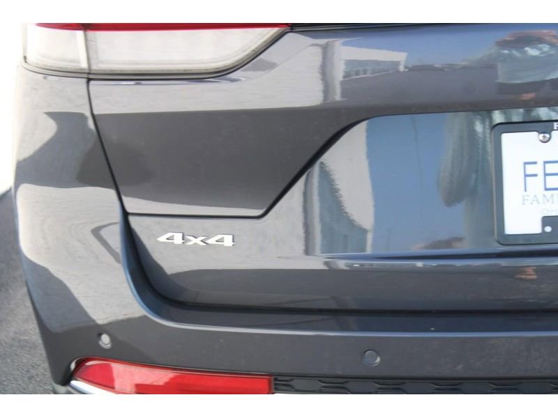 Used 2025 Jeep Grand Cherokee Limited w/ Luxury Tech Group II image 7