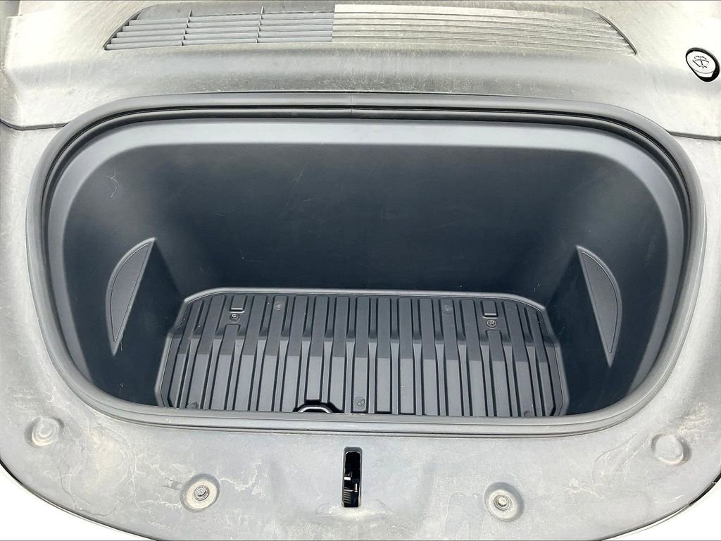 Used 2021 Tesla Model Y Long Range AWD/4WD image 29