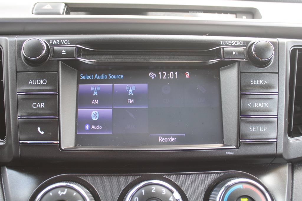 Used 2018 Toyota RAV4 LE FWD image 37