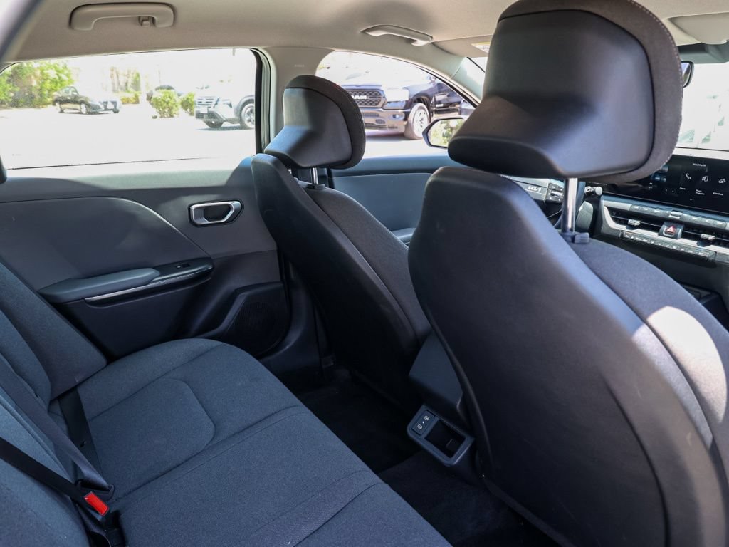Used 2025 Kia K4 FWD image 16