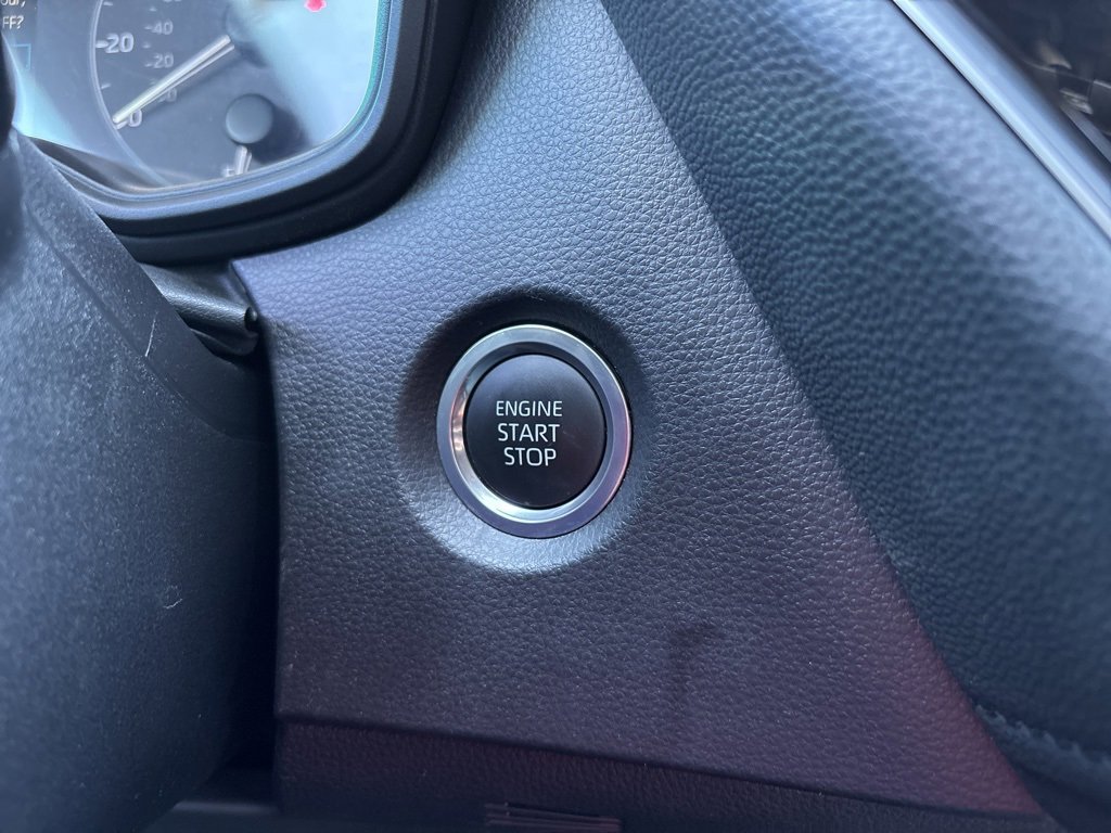 Used 2025 Toyota Corolla SE image 13