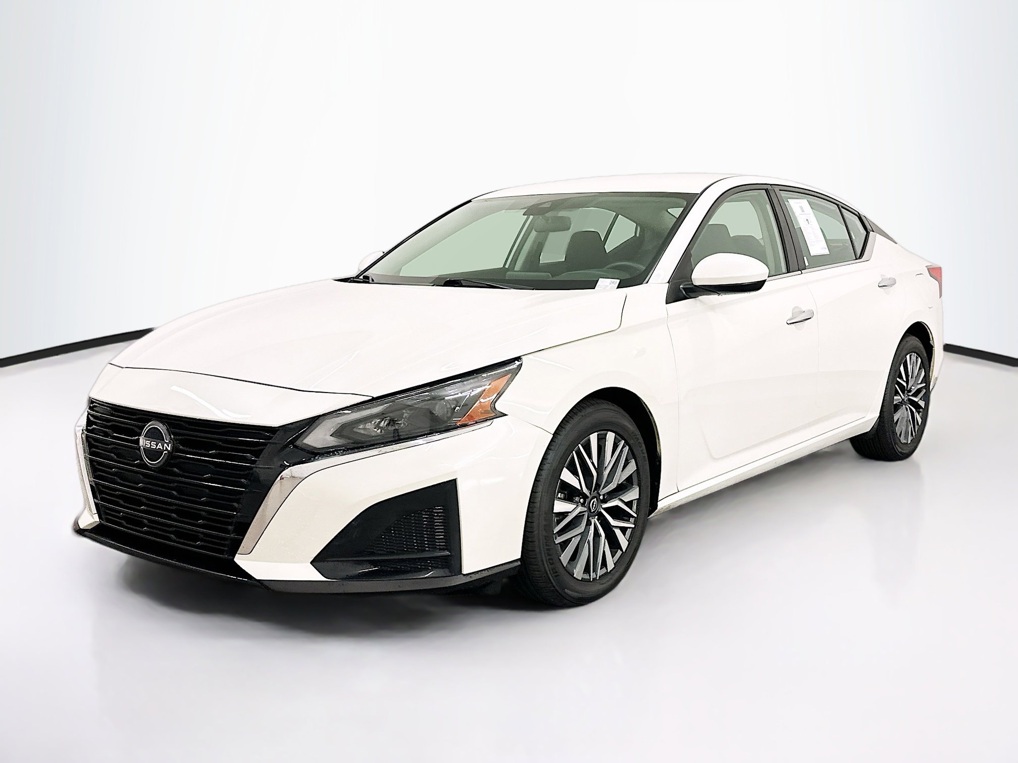 Used 2023 Nissan Altima 2.5 SV image 3