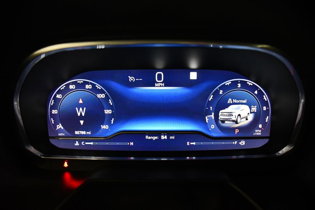 Used 2022 Chevrolet Suburban LT w/ Luxury Package image 12