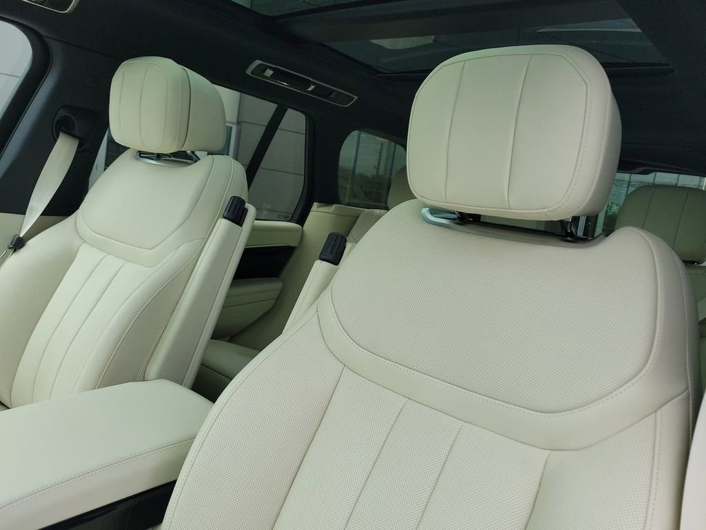 New 2026 Land Rover Range Rover SE image 26