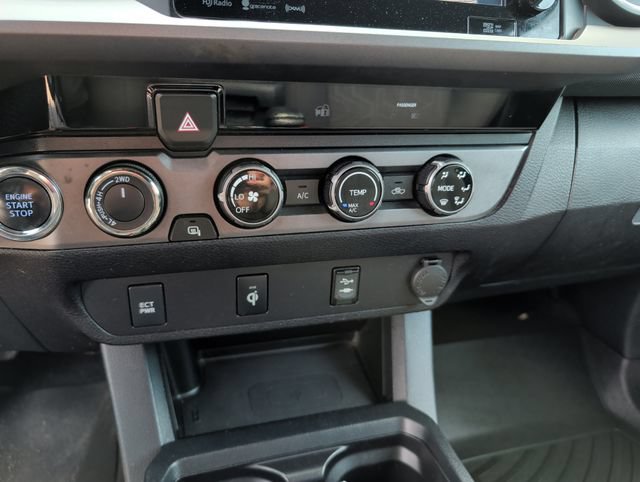Used 2016 Toyota Tacoma TRD Sport w/ Towing Package AWD/4WD image 25