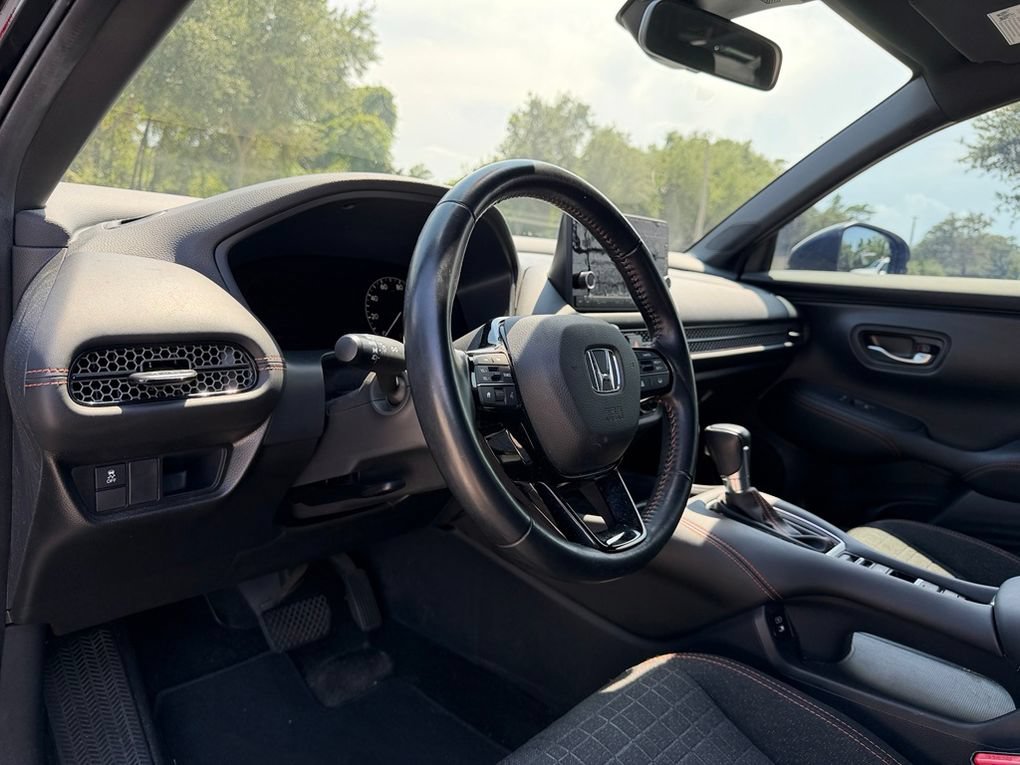 Used 2025 Honda HR-V Sport image 11