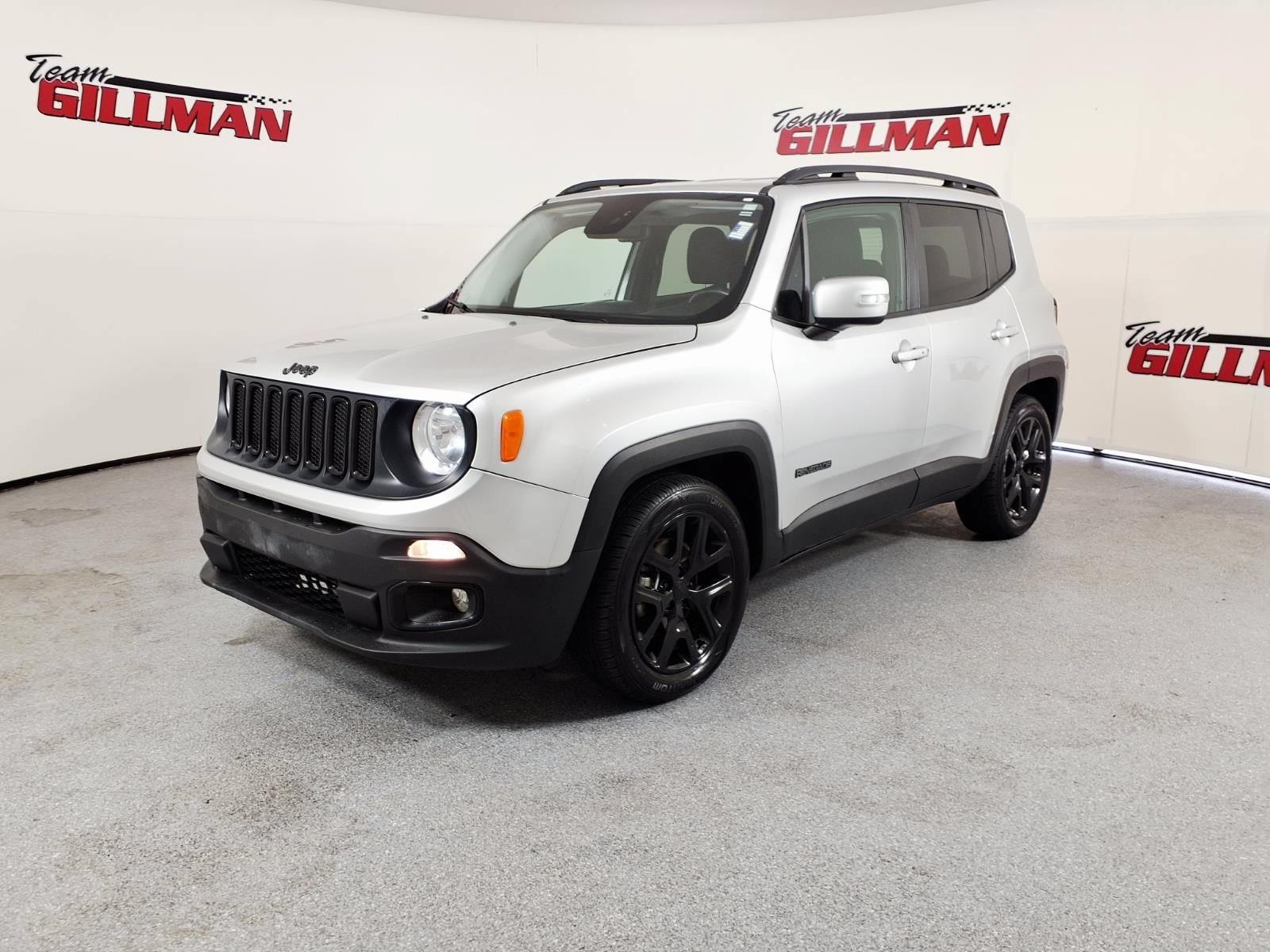 Used 2017 Jeep Renegade Altitude FWD image 3