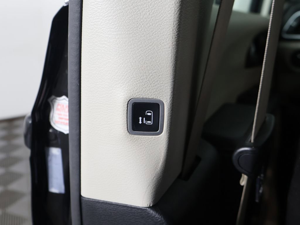 Used 2023 Chrysler Pacifica Limited image 52