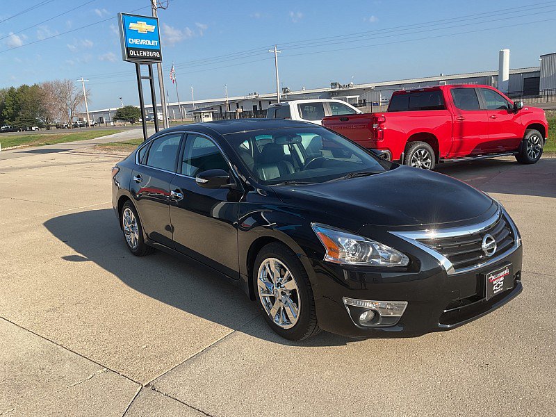 Used 2015 Nissan Altima 2.5 SL w/ Technology Package FWD image 4