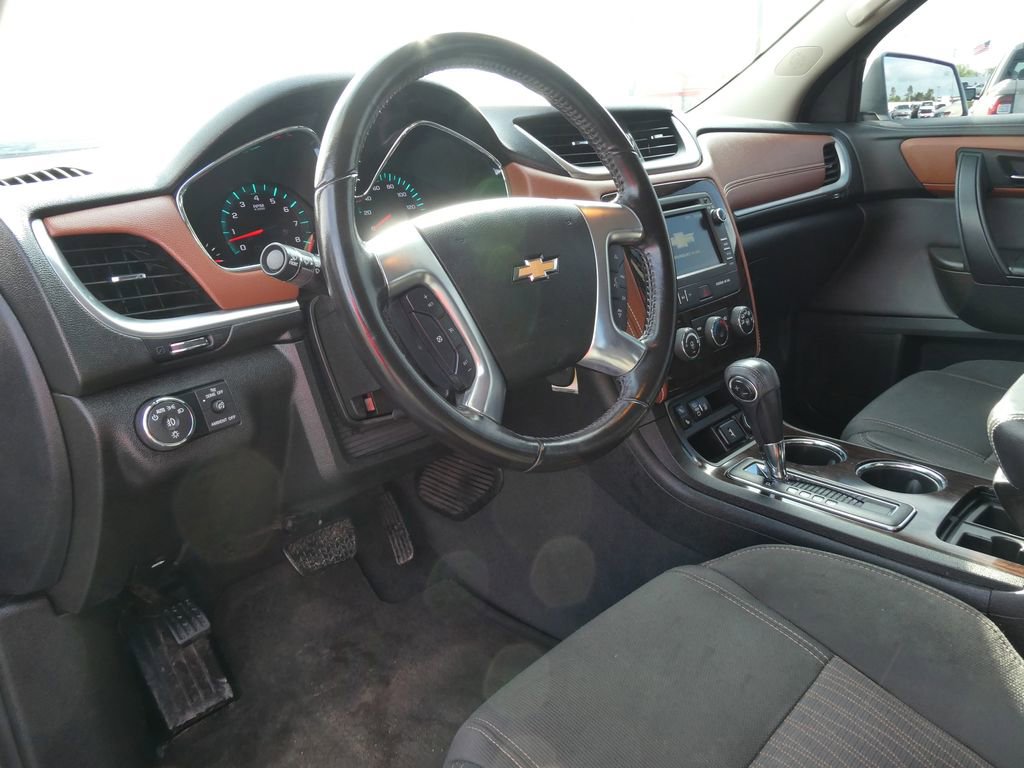 Used 2017 Chevrolet Traverse LT w/ Style and Technology Package FWD image 23