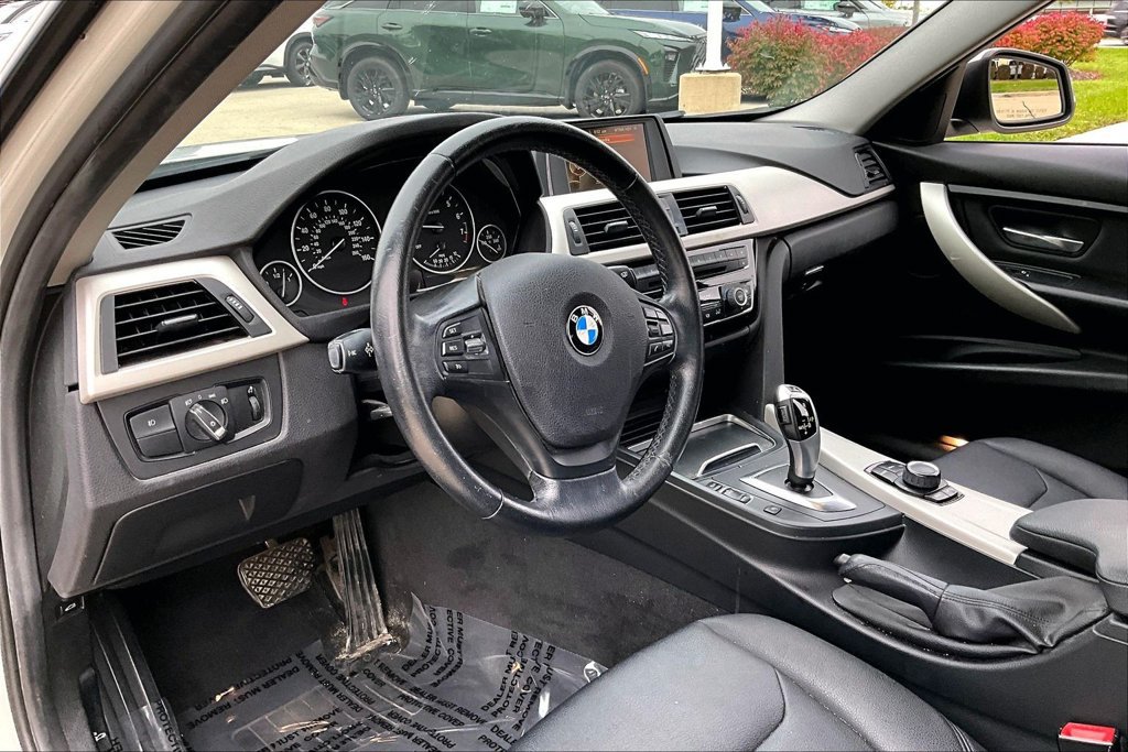 Used 2016 BMW 320i xDrive Sedan AWD/4WD image 16