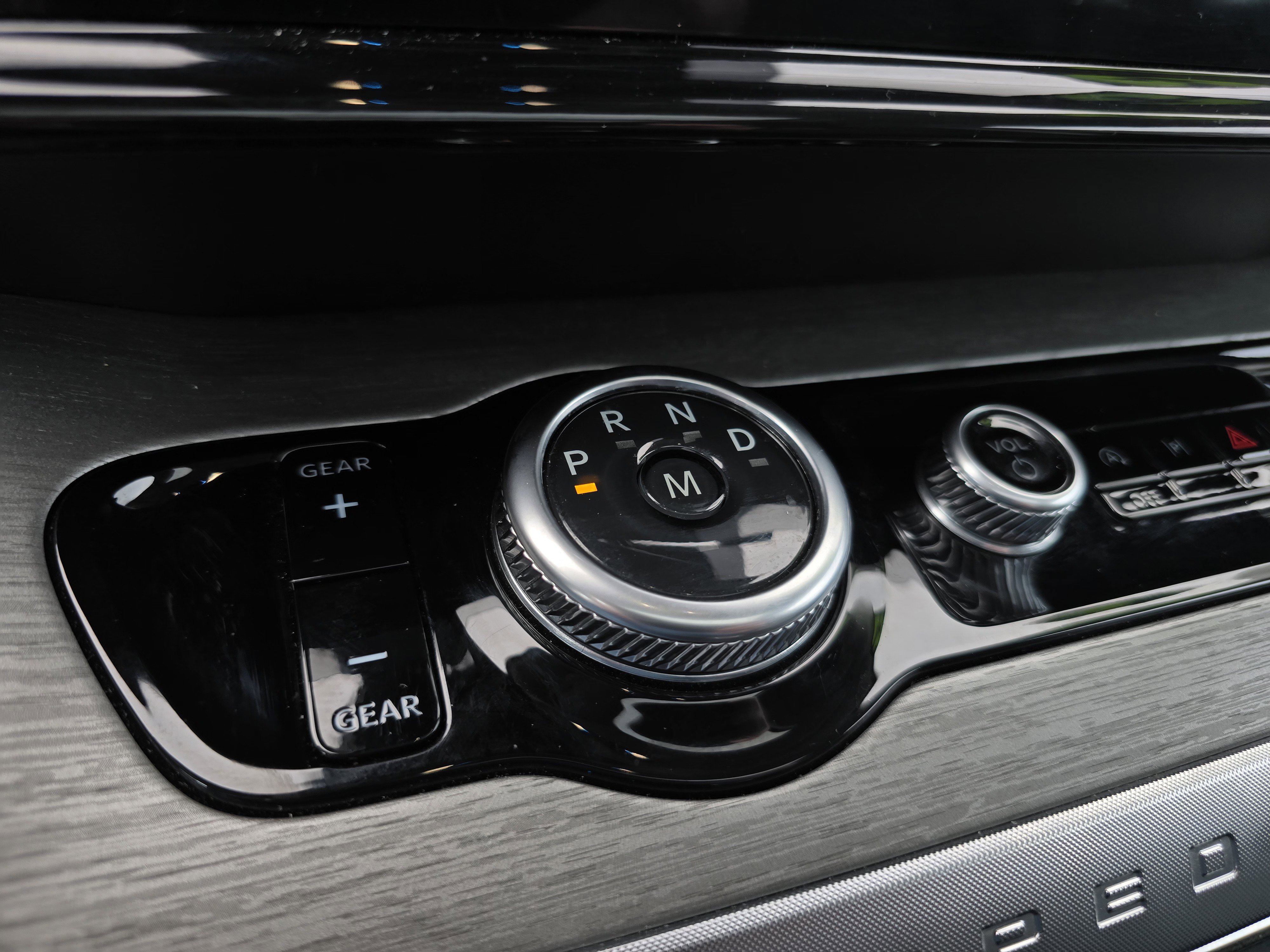 Used 2025 Ford Expedition Platinum image 33