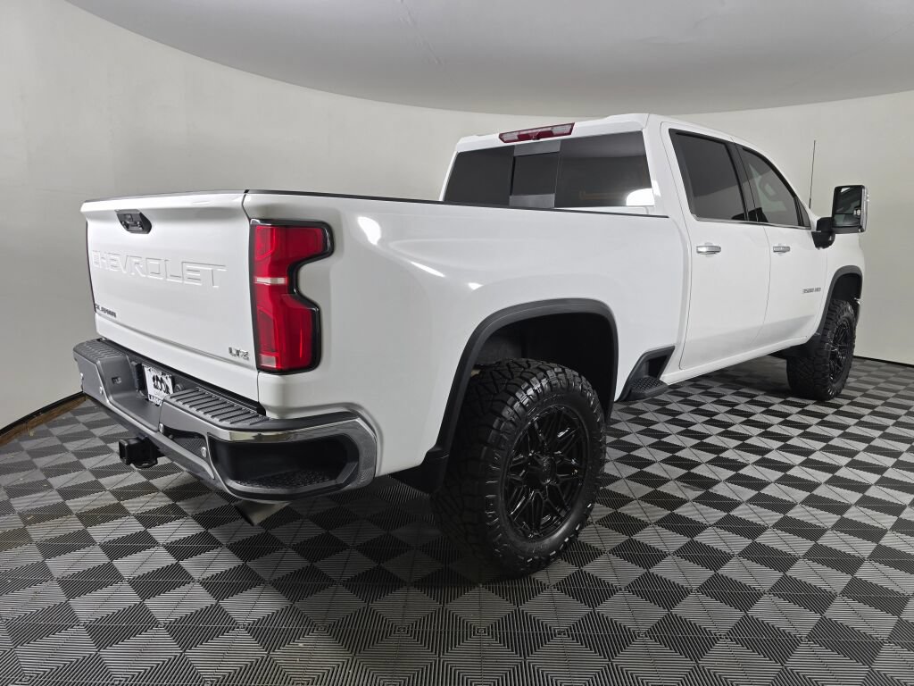 Used 2024 Chevrolet Silverado 3500 LTZ w/ LTZ Plus Package AWD/4WD image 3