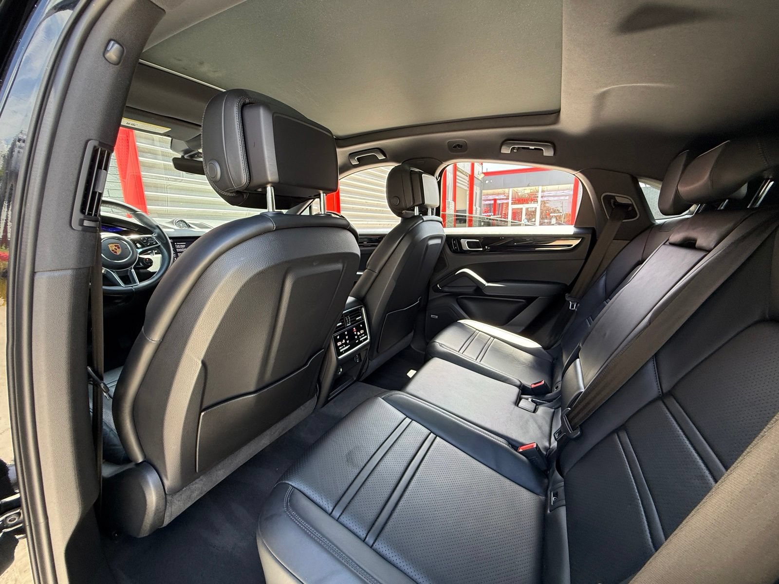 Used 2020 Porsche Cayenne AWD/4WD image 21