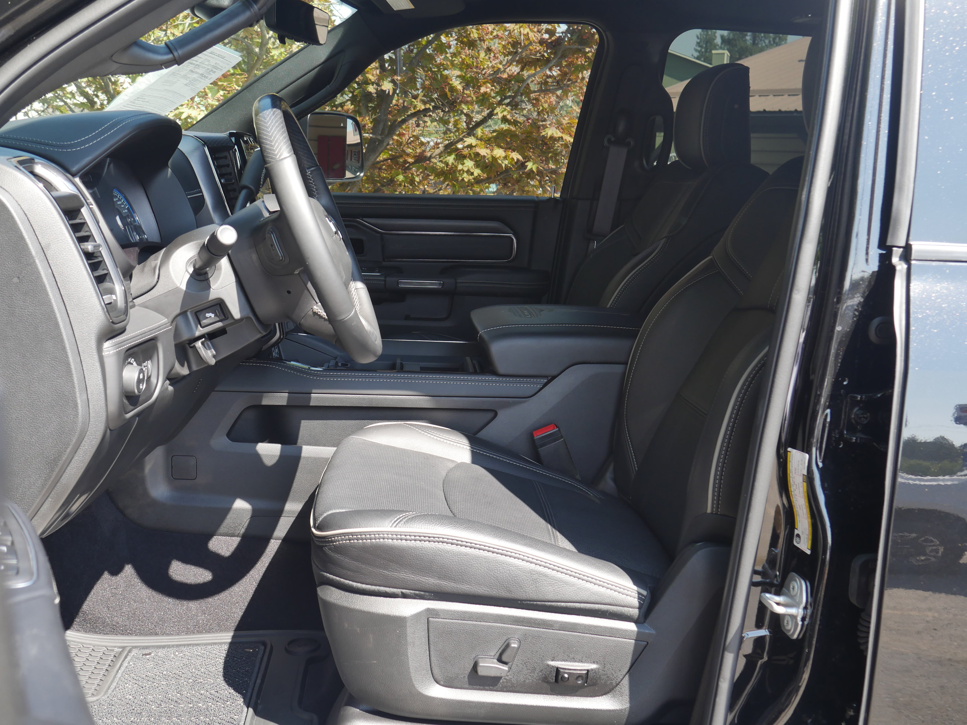 Used 2022 RAM 3500 Limited AWD/4WD image 3